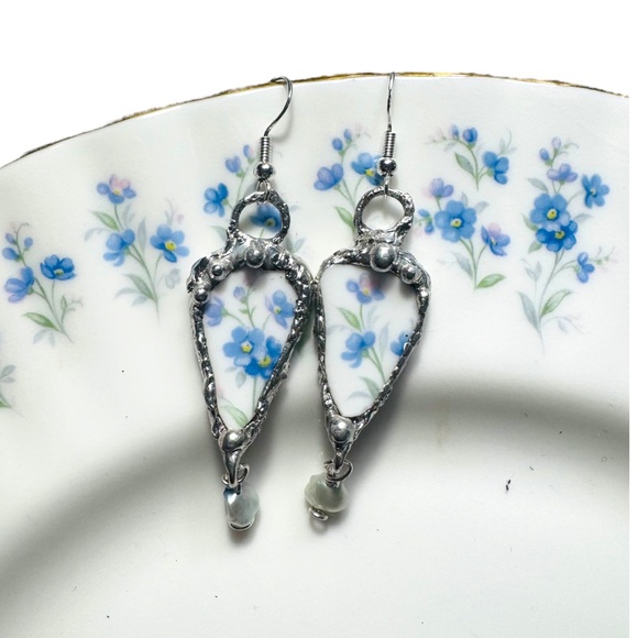 Royal Albert 1976 Memory Lane Earrings with Boho Metalwork & Freshwater Pearls - Picture 12 of 15